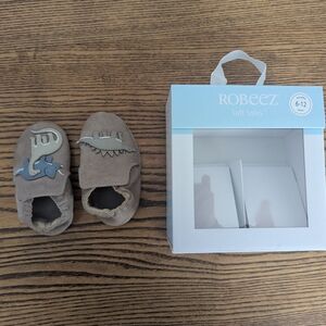 EUC Robeez 6-12 month baby Ramsey grey slip on shoes dinosaur